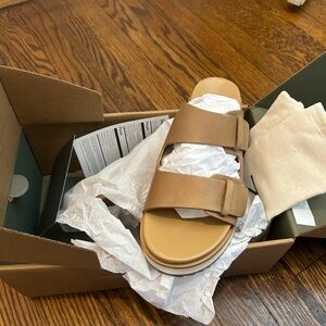 Nisolo Almond Go-To Flatform Slides